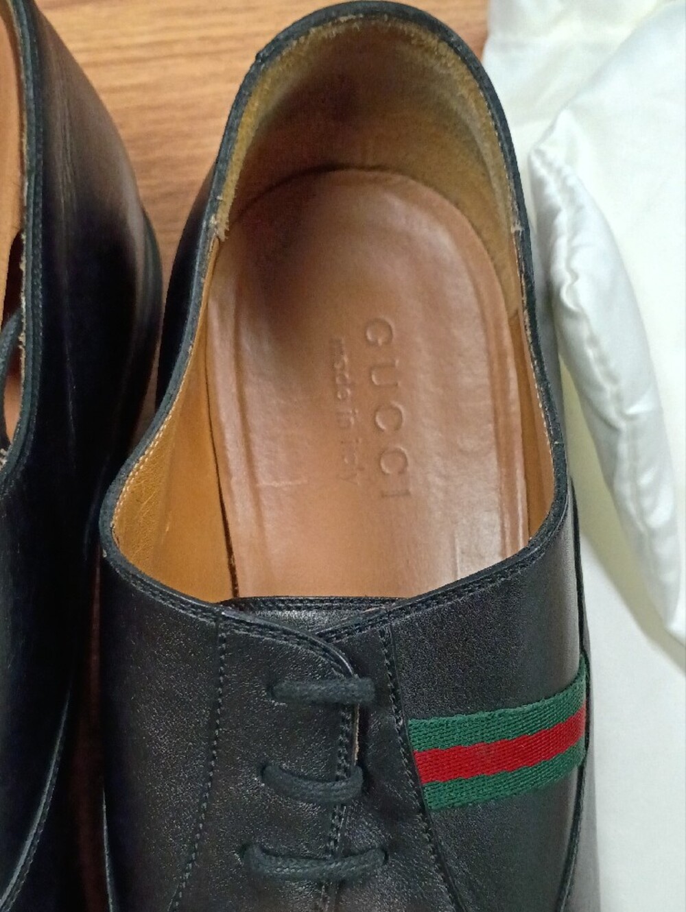 Gucci Black Leather Lace-Up Oxfords with Green & Red Web Stripe - Picture 2 of 10